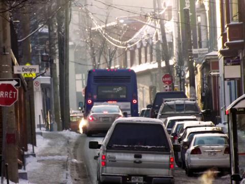 Le remplacement des autobus actuels par des véhicules articulés à partir de 2016 sur le parcours 7 aura comme effet de rendre impossible la portion du trajet qui passe actuellement sur la rue d’Aiguillon. 